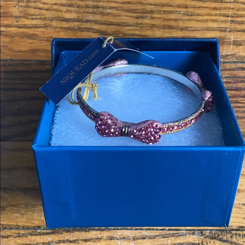 NWT NIQUEA.D Bow Bracelet